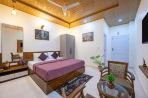 The Dusk Vibes by Western Stays Near Mall Road Kasauli